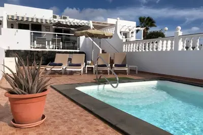 Image de Villa 2 chambres, avec piscine privée chauffée, vue sur mer et montagne, Wifi