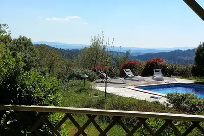 Image de Le Clos des Mimosas - La Glycine - Grande Piscine 12x6 au sel - Partagée