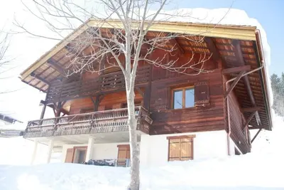Image de Chalet 16 à 18 personnes wifi, salle de jeux avec billard et baby foot