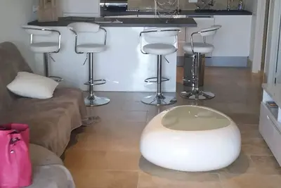 Image de Appartement Climatise Sur Dans Residence Privee Avec Piscine Et Tennis Vue Mer