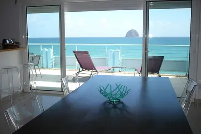 Image de Appartement de standing, panorama grandiose et accès direct à la mer.