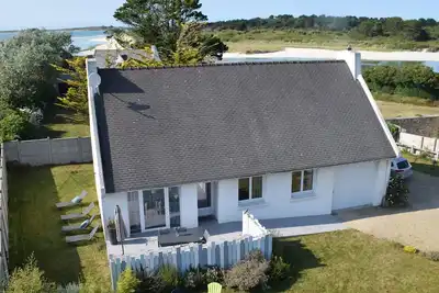 Image de Maison rénovée, calme, plage à 100 m, 4/5 personnes, jardin clos.