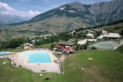 Image de Chalet 2x12 couchages - Hiver 150 M R Mécaniques, Ete 50 M Piscine, tennis