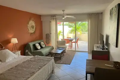 Image de Grand Studio Avec Terrasse 100m De La Plage Au Coeur Du Village D'Orient Bay