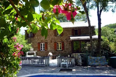Location d'un moulin à la campagne dans un magnifique cadre de verdure