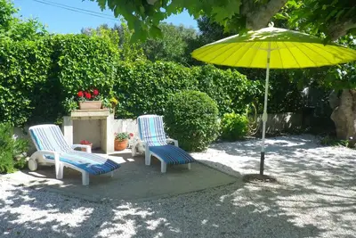 Image de Maison très calme climatisée- écrin de verdure, jardin, 50m plage des Sablettes