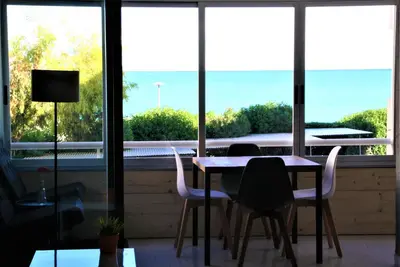 Image de Appt 2\/4 pers (65 m2) face à la mer, piscine couverte, vélos, wifi, 800m centre
