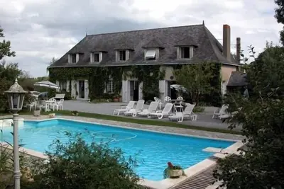 Image de GĂŽTE Prestigieux Avec Piscine Chauffee, Salle Jeux Billard Et Tennis