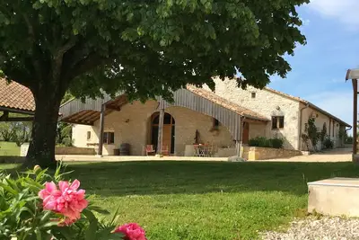 Image de Proche Monbazillac gîte de charme parc de 3ha  piscine chauffée grange