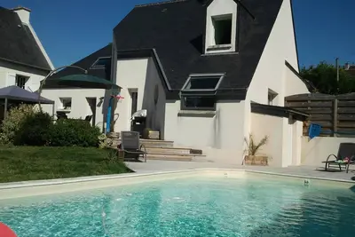 Image de Maison Bord de mer avec piscine chauffée, plages et commerces à pied.