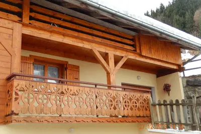Image de Meublé spacieux lumineux dans chalet face a la montagne Aravis plein sud