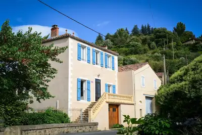 Image de Maison de caractère, jolie village, piscine privée et chauffable, grand garage