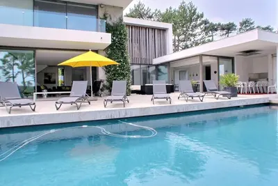 Image de Ideally located, Chiberta golf course and lake, Beaches (10 min. walk) Top of the range