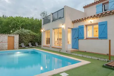 Image de Villa Olivier avec piscine privée- à 15 min. de la plage