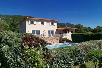 Porto-Vecchio: grande villa climatisée 5 chambres, vue mer, borne électrique