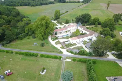 Image de Domaine privatisé La Fromigere - 36 chambres et 84 couchages - Piscine