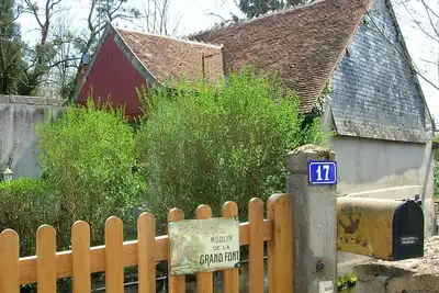 Image de Au Coeur Du Pays De George Sand, sur une petite ile, dans un ancien moulin.