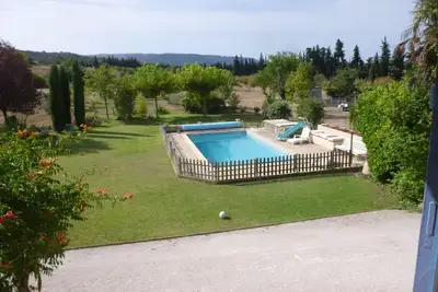 studio meuble avec vue sur le luberon