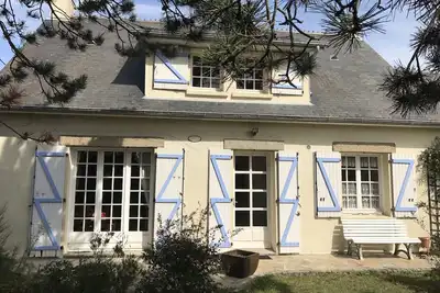 Image de Maison Lumineuse, Spacieuse Et Confortable Avec Grand Jardin Clos avec Wifi.