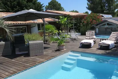 Image de Jolie petite maison neuve style cabane de pêcheur, piscine chauffée et jacuzzi
