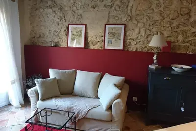 Image de Maisonnette avec terrasse dans village provençal