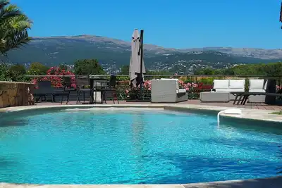 Image de Mas Plascassier, vue magnifique, piscine chauffée, climatisation, linge inclus