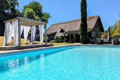 Image de Maison bois massif piscine chauffée 10 min à pieds centre Sarlat
