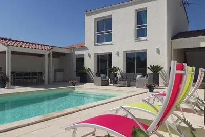 Image de Villa 8 Pers  Piscine Privée Chauffée- Balnéo - classée 4*