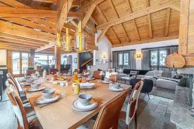 Image de Au coeur du village, superbe chalet 5* cheminée, jacuzzi, sauna, billard, garage