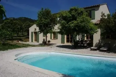 Image de Magnifique Bastide dans un cadre verdoyant et tranquille.