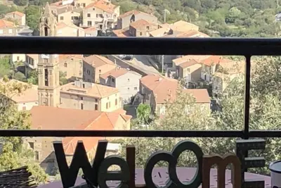 Image de Le San Petrone-Tour en pierre proche de la rivière d'Asco et non loin de la mer