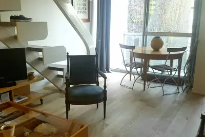 Image de duplex de charme 54m2 proche montparnasse. calme, clair, living parquet en chene