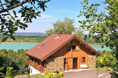 Image de A Clairvaux-Les-Lacs : Suite de 35m2 avec vue sur les lacs!