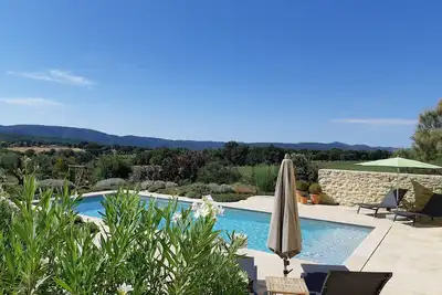 Image de Maison de charme en Provence piscine et vue exceptionnelle