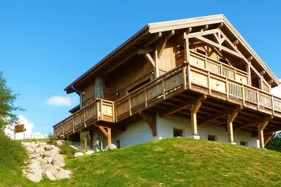 Image de Grand confort, calme, vue lac, nature, wifi, sauna, billard, proche pistes, borne charge