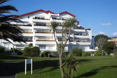 Image de Appartement avec jardin, en bord de mer, pour 4 personnes, 1 chambre et le Wifi