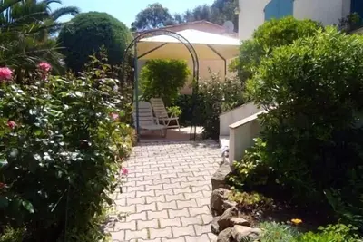Image de Promo : appart climatisé  3 *   2  chambres, 600m de la plage gigaro, jardin.