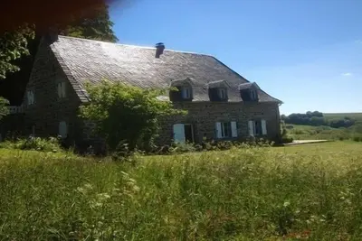 Image de Maison de charme au coeur de l'Auvergne de 260 M2, 10 hectares de propriété