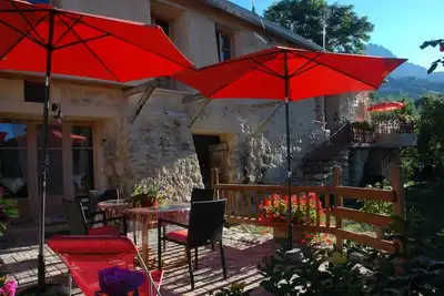 Image de Gîte de charme, de caractère *** au dessus du lac de Serre-Ponçon terrasse sud