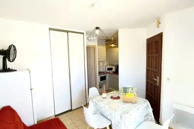 Image de 40m2 étage terrasse privé wifi parking 6pers 150m mer ok animaux chéque vacance