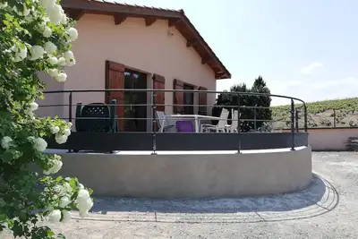 Image de Gite 3 épis Odenas(Brouilly)  sur terrain 4200 m²  sur terrain clos et fleuri