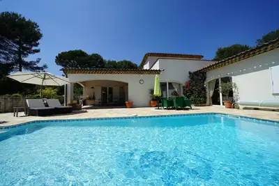 Image de La Villa - Piscine privée chauffée, climatisation, espace, nature! !