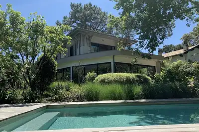 Image de Villa d'architecte Arcachon, 210 m2, piscine chauffée en saison, plage à pied.