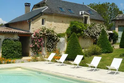 Image de Gîte avec piscine au cœur du Périgord noir pour 8 personnes, parfaitement équipé
