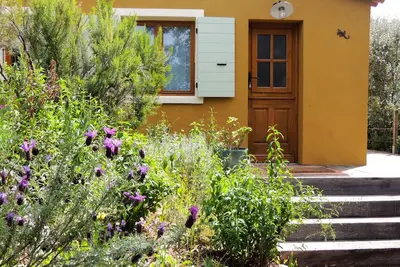 Image de Petite maison de charme, vue mer et senteurs du maquis.