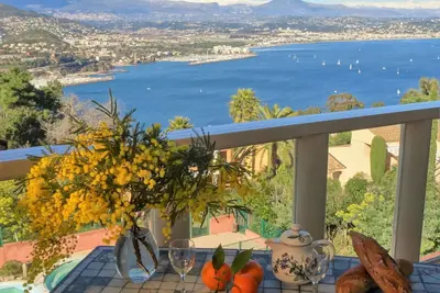 Image de 2 pièces, vue mer exceptionnelle, parking privé, piscine, Wifi
