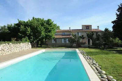 Image de Villa provençale avec piscine et vue sur la  Sainte victoire
