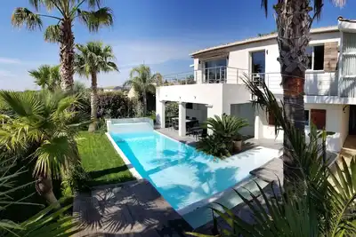 Image de Villa, piscine chauffée, vue exceptionnelle, jardin exotique, classé 4*