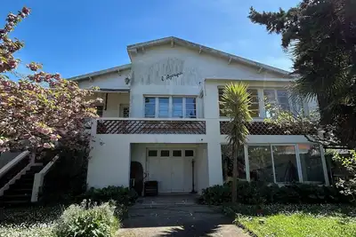 Image de jolie Villa 50 m de la plage, avec jardin arboré, vue mer