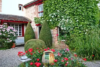 Image de Très jolie maison du village, dominant le Lot, calme, jardin-terrasse fleuri